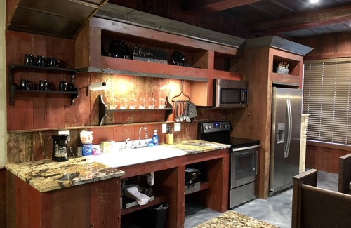 Hannibal Apartment | Farmhouse Condo 1 BR 1 BA Sleeps 5