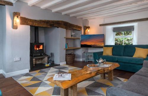 Bryn-crug House | Farmhouse & Cottage at Geufron Farm - Dog friendly