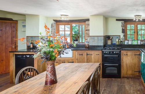 Beaworthy Cottage | Farmhouse Cottage - C12th Thatched Cottage