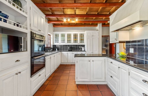 Helderberg Rural House | Farmhouse - Eight Bedroom House, Sleeps 14