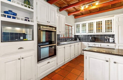 Helderberg Rural House | Farmhouse - Eight Bedroom House, Sleeps 14