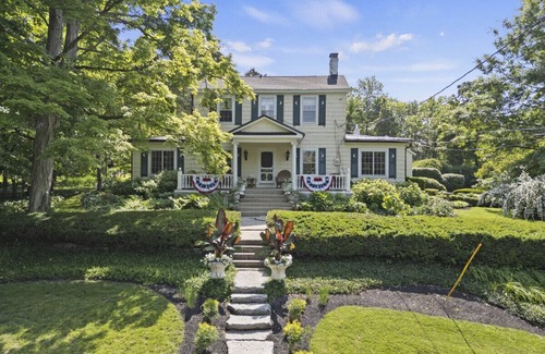 Anderson Township House | Farmhouse, Gardens, Pool, Fishing Pond, Pergolas