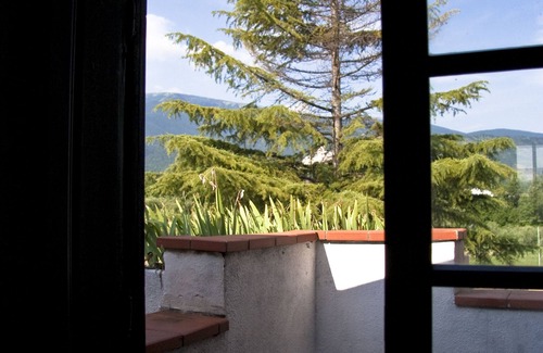Rapino House | farmhouse immersed in the green Abruzzo countryside with a tennis court