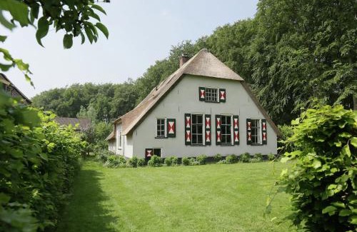 Municipality of Utrechtse Heuvelrug House | Farmhouse in Doorn near Utrechtse Heuvelrug, cleaning included