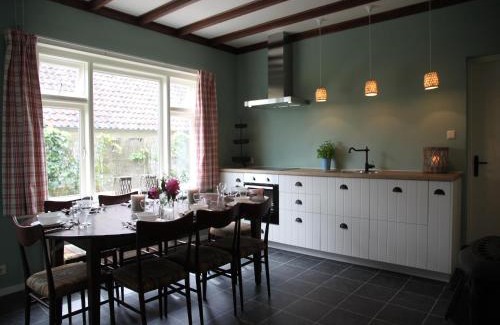 Municipality of Utrechtse Heuvelrug House | Farmhouse in Doorn near Utrechtse Heuvelrug, cleaning included
