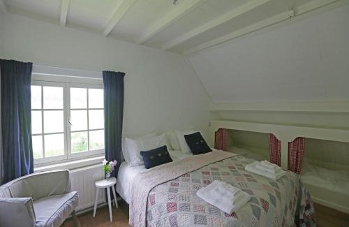 Municipality of Utrechtse Heuvelrug House | Farmhouse in Doorn near Utrechtse Heuvelrug, cleaning included