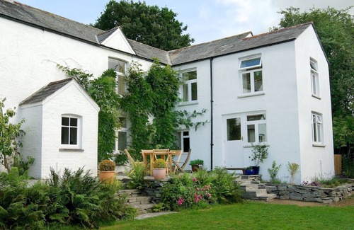 Sydenham Damerel House | Farmhouse in peaceful rural Devon (with heated outdoor pool May-Oct)