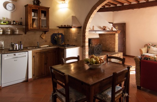 Murlo House | Farmhouse in the greenery of the Tuscany countryside with private pool and view