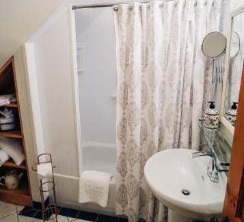 Canning Bed & Breakfast | Farmhouse Inn B&B