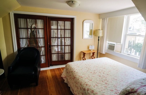 Canning Bed & Breakfast | Farmhouse Inn B&B