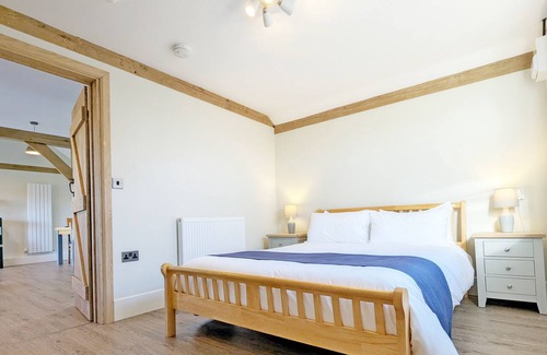 Woolbeding Cottage | Farmhouse Lodge - a lodge/cabin that sleeps 2 guests in 1 bedroom