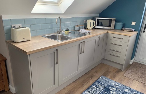 West End Apartment | Farmhouse Loft Studio in rural location with parking