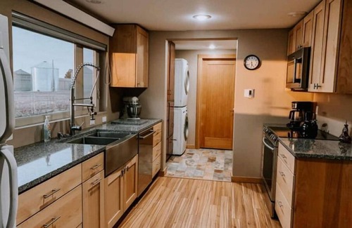 Hill County House | Farmhouse on Hi-Line near hunting and fishing enroute to Glacier National Park