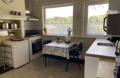 Neede House | Farmhouse with large garden and play equipment