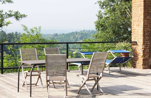 Portacomaro House | Farmhouse with swimming pool in the green countryside of Monferrato astigiano.