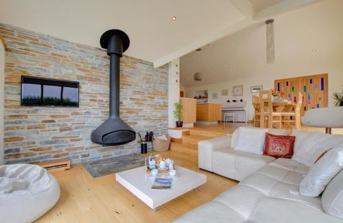Porthcothan House | Farmlands