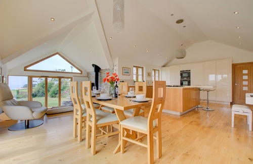 Porthcothan House | Farmlands - Three Bedroom House, Sleeps 6