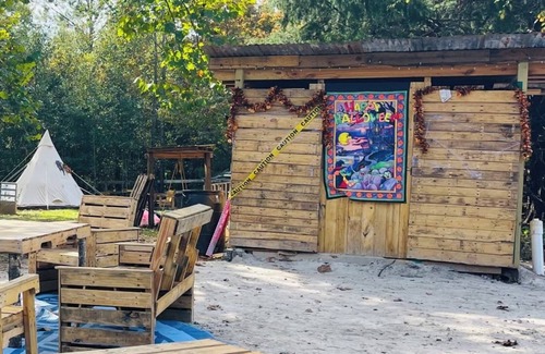 Tallahassee RV Rental | Farmstay- Buckbeak1 Tent/ScreenRoom