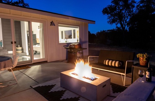 Templeton House | Farmstay off 46W + Vineyard Drive, Paso Robles Lavender Co, w/Hot tub