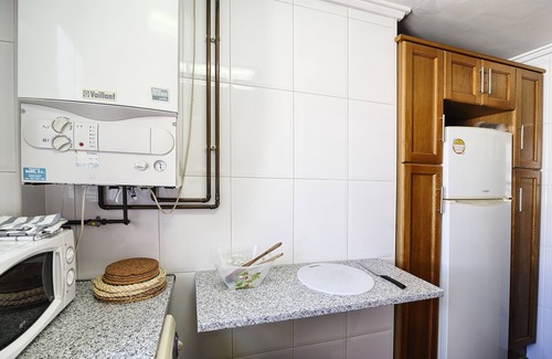 Extramurs Apartment | Fast-E WiFi/On-St parking/Metro Hub @290m/Cafe Society Enclave.