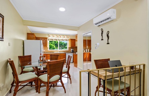 Prospect House | Fast WiFi, 4 bedrooms, sleeps 8, panoramic ocean views, West Coast . Paradise !