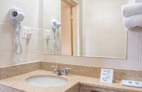 Sarnia Hotel | Fauld's Motel