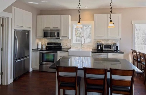Huntsville Cottage | Fawn Ridge Cottage: Lovely Muskoka Hillside Escape