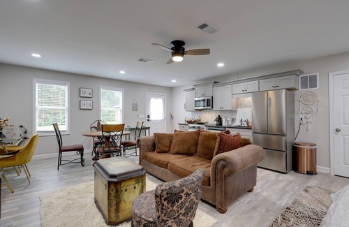 Fayetteville Apartment | Fayetteville Vacation Rental - Near Lake McIntosh!