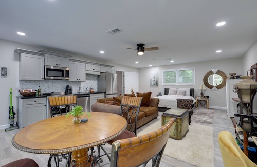 Fayetteville Apartment | Fayetteville Vacation Rental - Near Lake McIntosh!