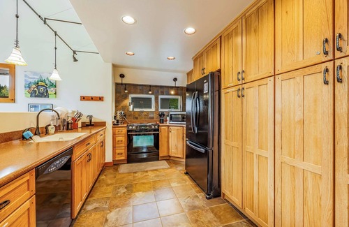 Hyak Ski Chalet | Feature: Skiing, Sledding, Snoqualmie Summit East