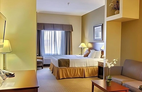 East Las Vegas Apartment | Featuring an indoor swimming pool and hot tub .