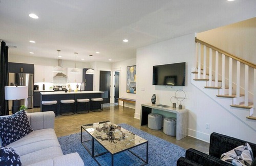 Hillsboro Village House | Feb. Discount! Walk to Belmont & Hillsboro Village