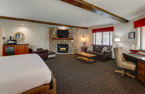 Peoria House | Feel at Home: Extended Cottages & Complimentary Breakfast | 3 Units