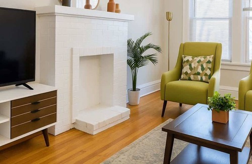 Boystown Apartment | Feel at Home in our 2BR Apt