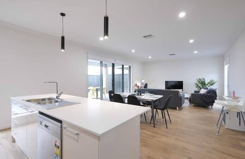 Woodville North House | FEEL HAPPY & AT HOME HERE. No stairs. Modern designer space. Ducted A/C. Double garage.