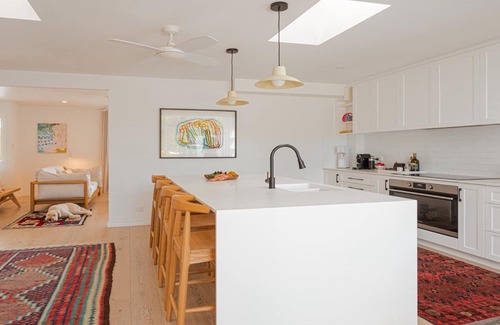 Macmasters Beach House | Feel the Aroha, feel the love, at this beautiful beach haven.