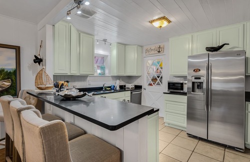 Laguna Beach Estates Cottage | Feeling Beachy Cottage, Sleeps 6, Steps away from the beach!