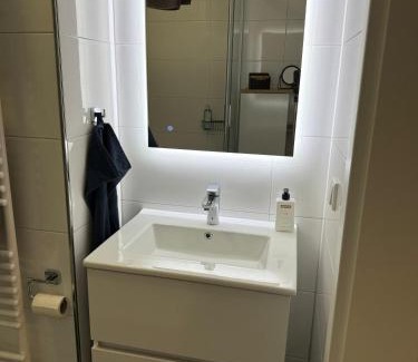 Holsterhausen Apartment | Feeling Home - Moderne 3-Zimmer Ferienwohnung am Uniklinikum, Nähe Messe und Rüttenscheid