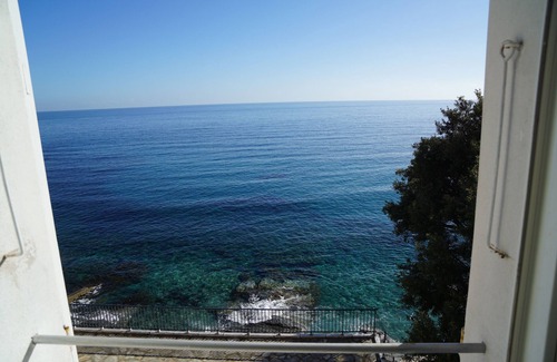 Erbalunga Apartment | Feet in the water in Erbalunga - Cap Corse - 4 to 5 pers. Duplex with terrace