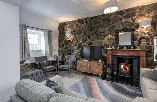 Llanfaelog House | Felin Traeth Cottage
