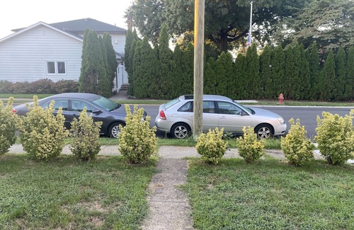Fair Lawn House | FEMALES ONLY Quite safe neighborhood near NYC, transportation & mall