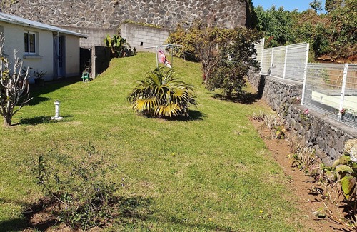 La Plaine des Cafres House | Fenced house BBC garage