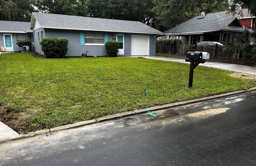 Mount Dora House | Fenced-in yard. Walkable to restaurants, shops, parks, lakes, theatre & pool.