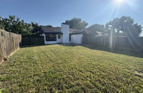 Wylie Apartment | Fenced Yard Fire pit Fireplace Pet Friendly