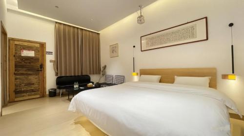 Fenghuang House | Fenghuang Ancient Town Persimmon Courtyard B&B