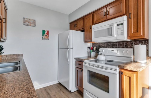 Lake Fenton Apartment | Fenton Flats- Italian Villa With On Site Hot Tub