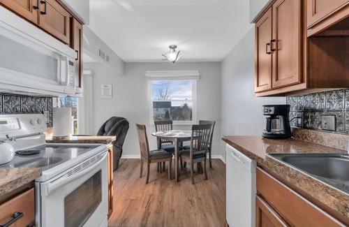 Lake Fenton Apartment | Fenton Flats- Italian Villa With On Site Hot Tub