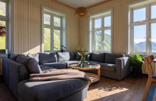 Vestvagøy House | Feriehus med flott havutsikt ved Hauklandstranden