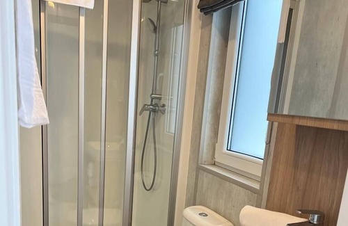 Bodenwoehr Apartment | Ferienhaus am See mit Terrasse