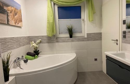 Walkenried House | Ferienhaus BellaVita - mit großem eingezäuntem Garten - Infrarotsauna - 3 Hunde willkommen - Badesee 800m entfernt
